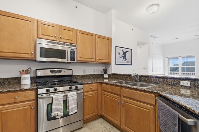 Building Photo - 2233 S Main St