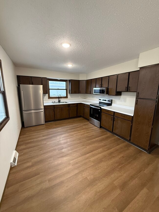 Building Photo - 822 29th St N