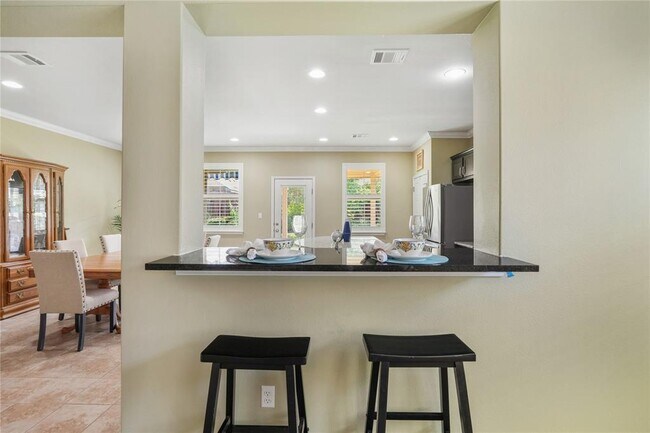 Building Photo - 204 Sawtooth Dr