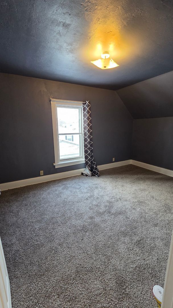 Building Photo - 2 bed 2bath home