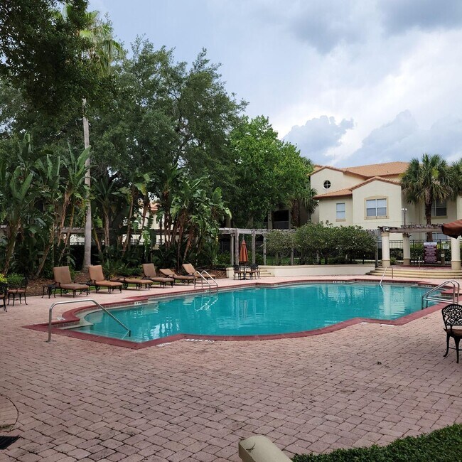 Building Photo - 832 Camargo Way