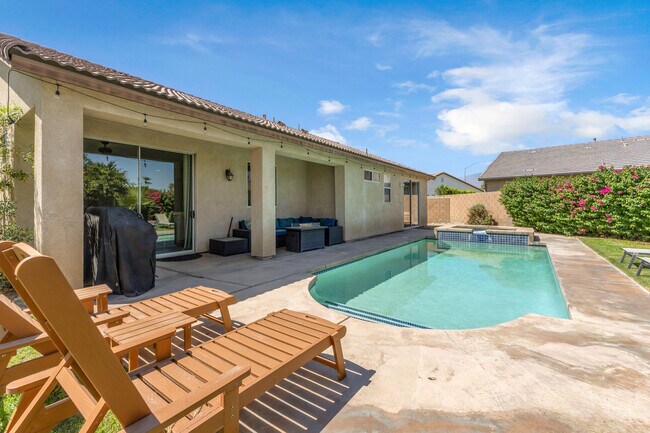 Building Photo - 47383 Bahama Ct