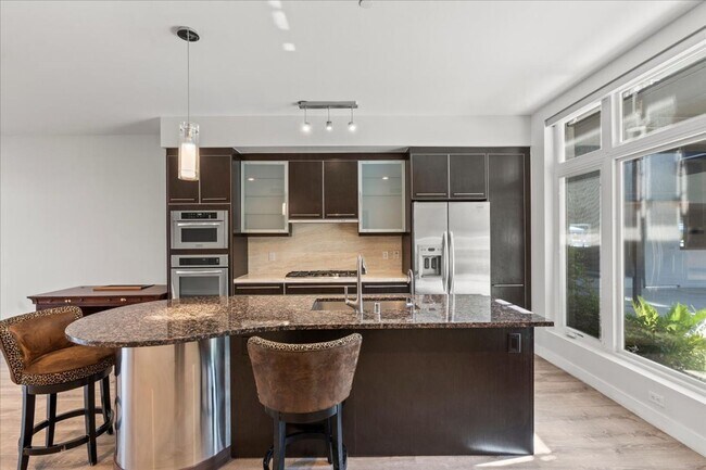 Building Photo - Stunning Modern 2 Bedroom, 2 Bathroom Home!