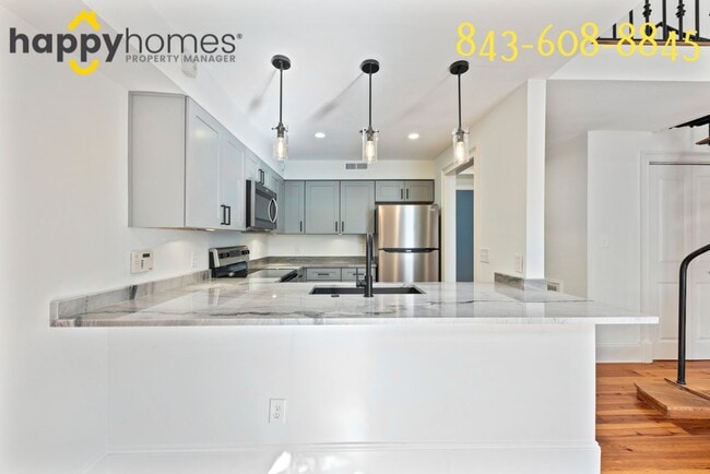 Building Photo - Charming 2/1 loft-style condo in the heart of Historic Downtown Charleston!
