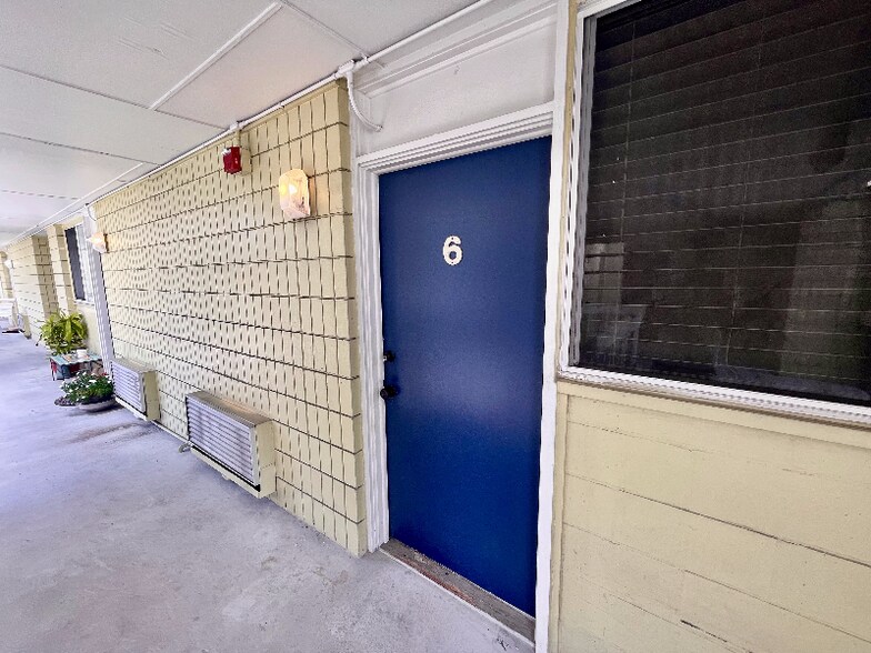 Building Photo - 1301 S Howard Ave
