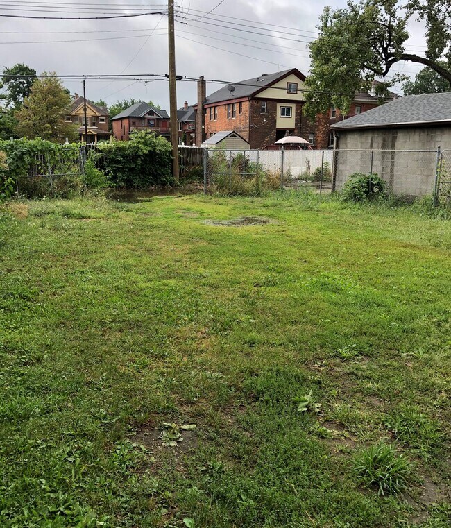 Building Photo - $1,600 - Newly Renovated 3 Bedroom Home With Study