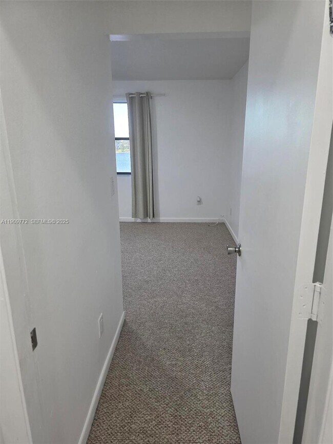 Building Photo - 1500 Jefferson Dr