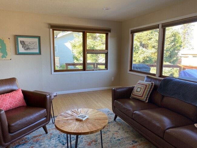 Building Photo - 128 Sunset Ridge