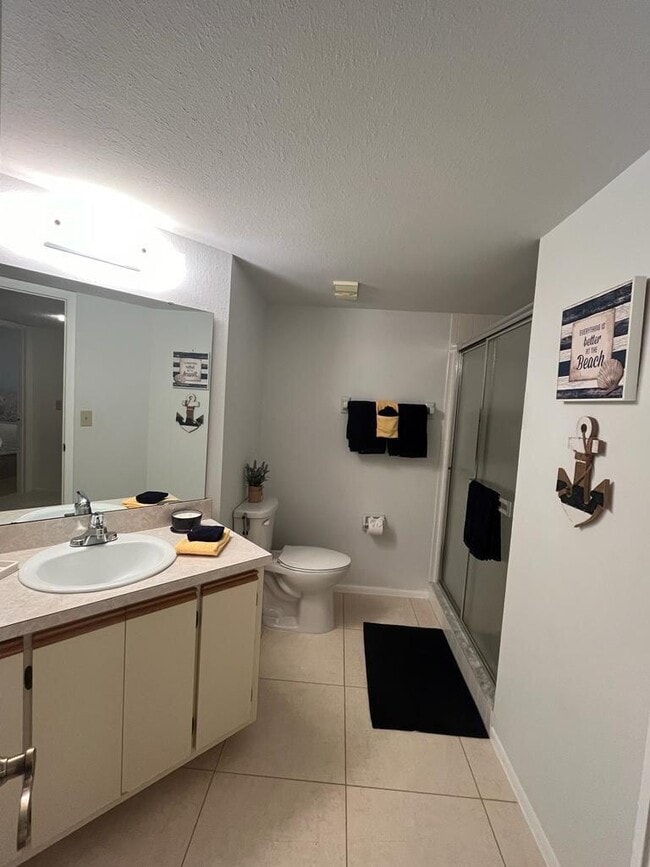 Building Photo - 1533 SE Royal Green Cir