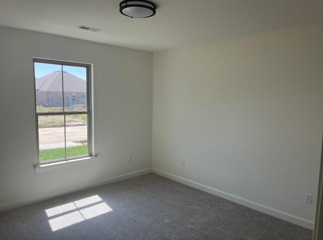 Building Photo - 1901 Wes Milligan Ln