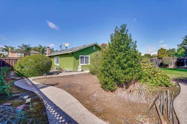 Building Photo - Remodeled 3-bedroom 1 bath