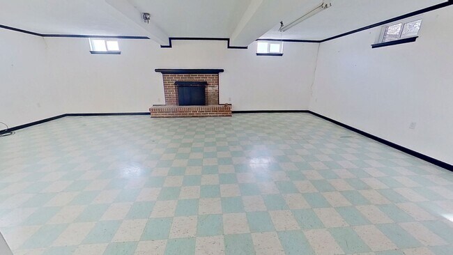 Building Photo - 2-Bedroom Rancher with Garage