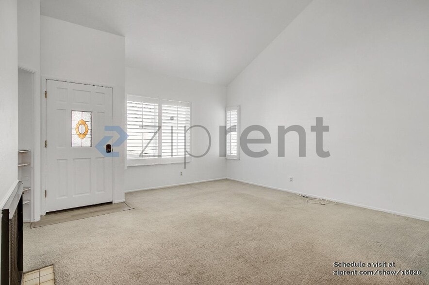 Building Photo - Unit 13