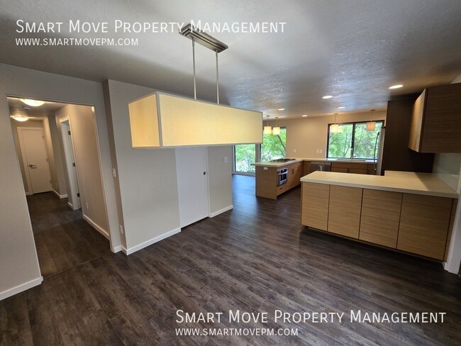 Building Photo - 945 Hearthstone Dr