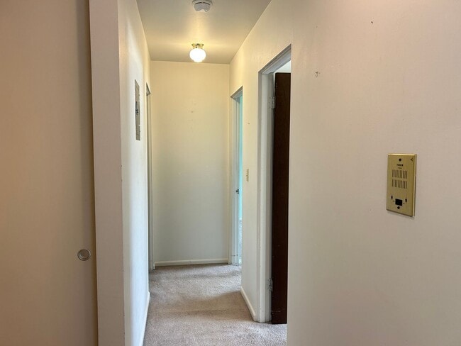 Building Photo - Spacious 2 Bed, 1 Bath Apartment at Lynnwood - 62+ Living!!