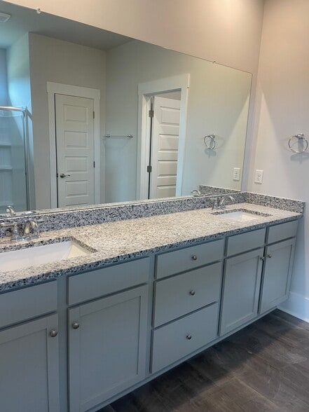 Building Photo - 5093 Roundhead Dr