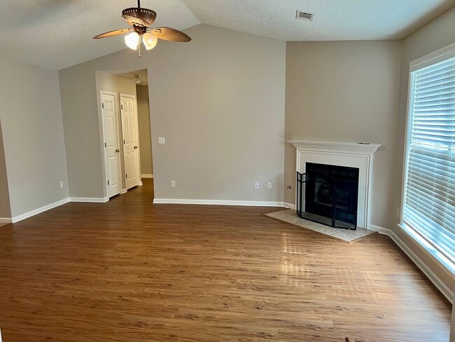 Building Photo - 2105 Sheffield Dr