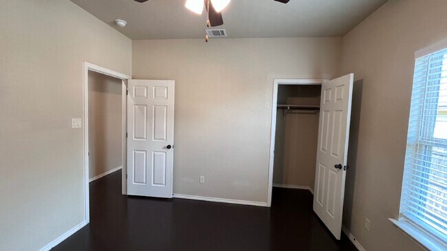 Building Photo - Granite Counters, High Ceilings & More – S...