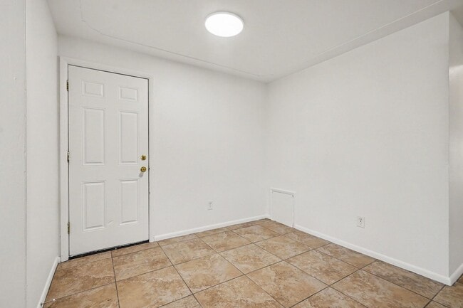 Building Photo - 535 S Quitman St