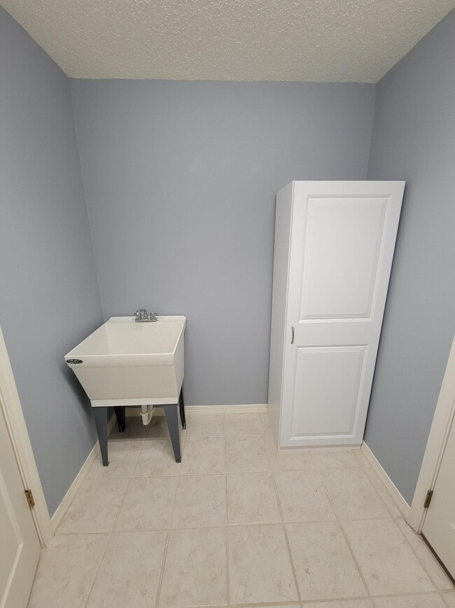 Building Photo - 2730 Creeks Edge Ln