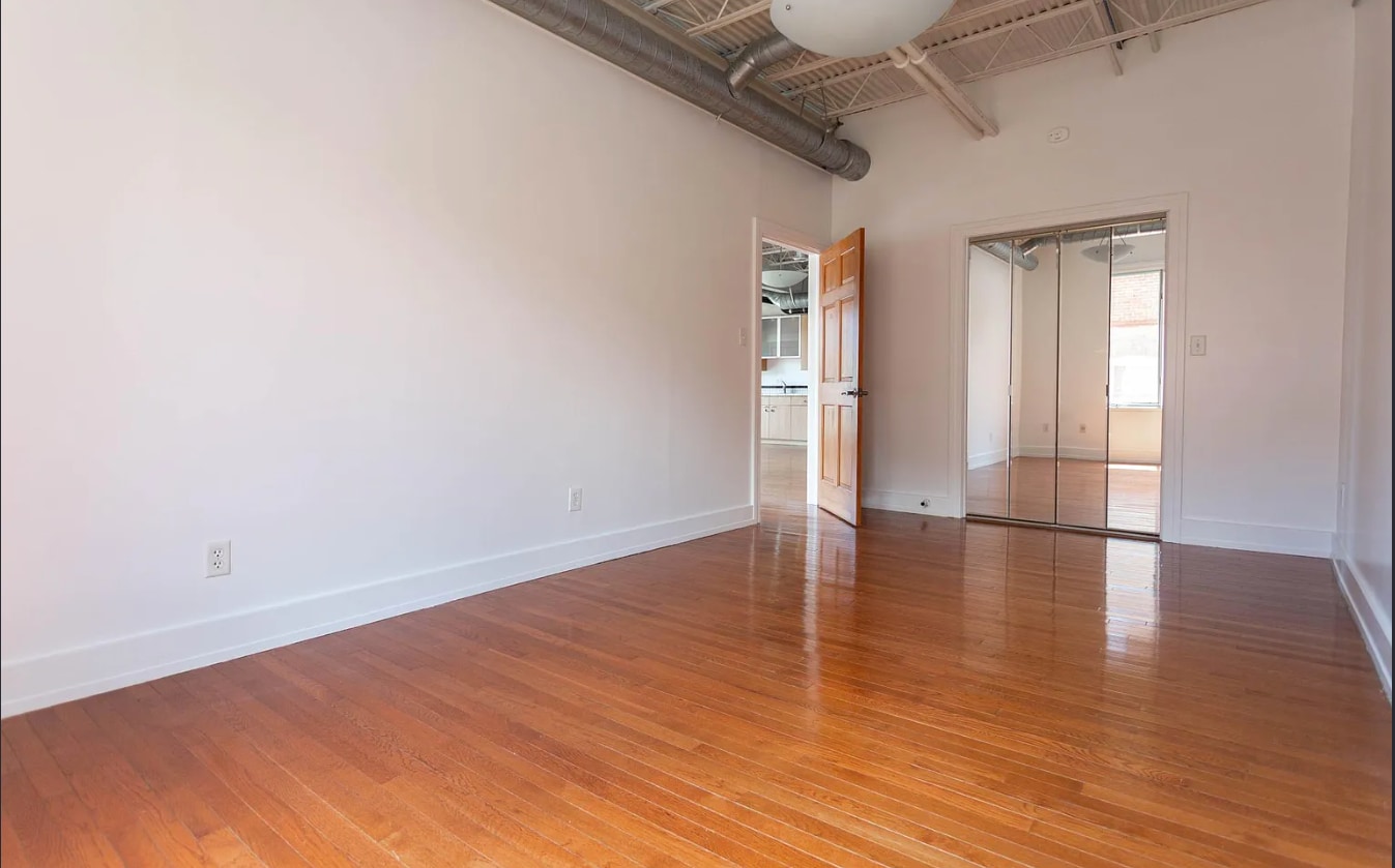 Building Photo - 107 1st St S