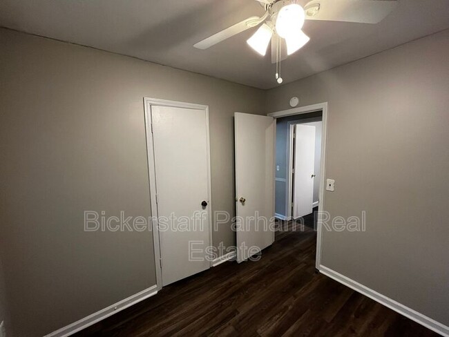 Building Photo - 5615 Buxton Dr