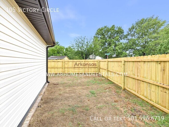 Building Photo - 105 Victory Cir