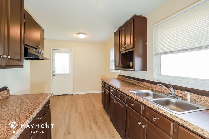 Building Photo - 4704 Kensington Ave