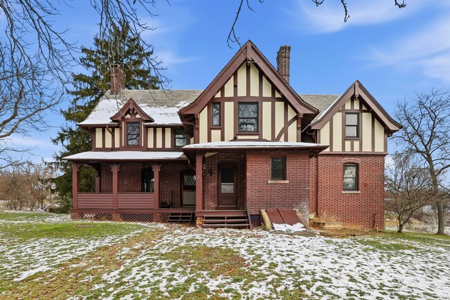 Primary Photo - 1 Fox Hill Dr