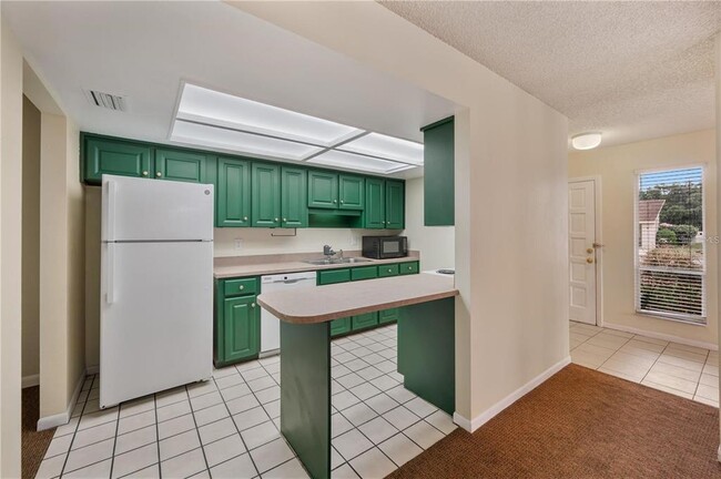 Building Photo - 4231 Oak Loop