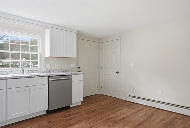 Building Photo - 289 Derry Rd