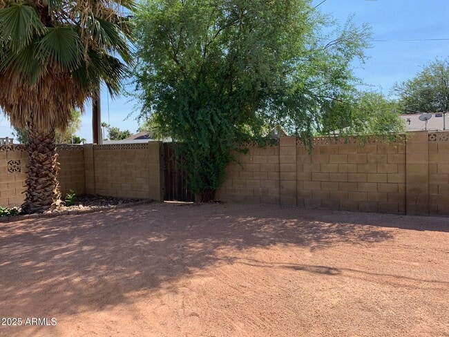 Building Photo - 6943 E Loma Land Dr