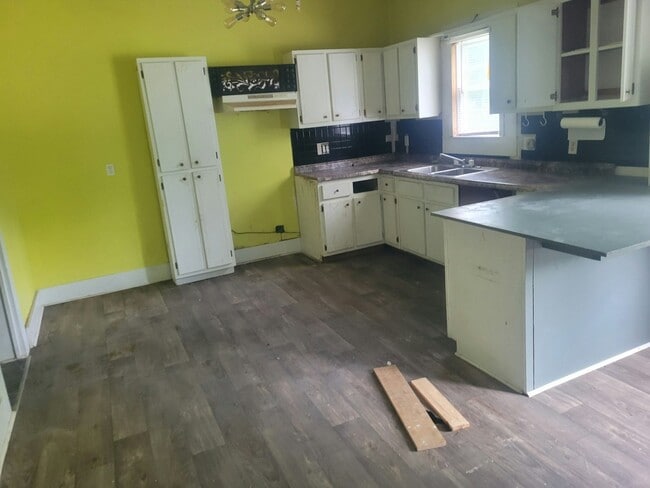 Building Photo - 507 S Middle St