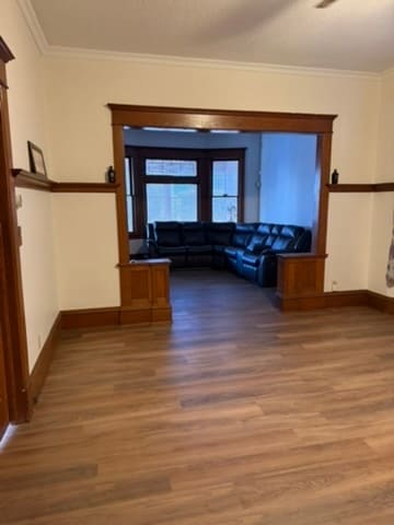 Building Photo - 718 6th St E