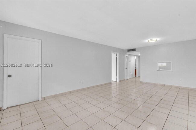 Building Photo - 1540 NE 191st St