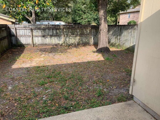 Building Photo - 716 Fairview Dr