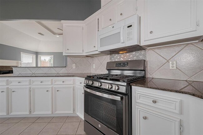 Building Photo - 9631 Highland Pointe Dr