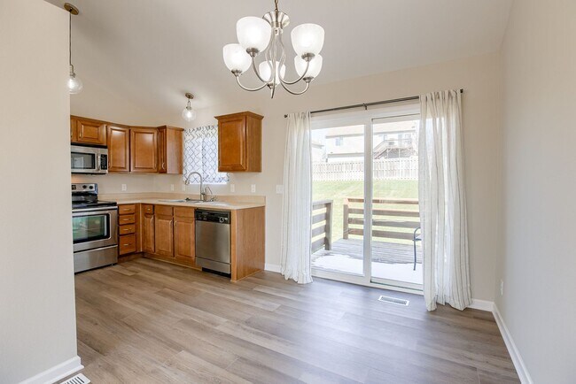 Building Photo - Bright & Spacious Elkhorn Home with Finish...