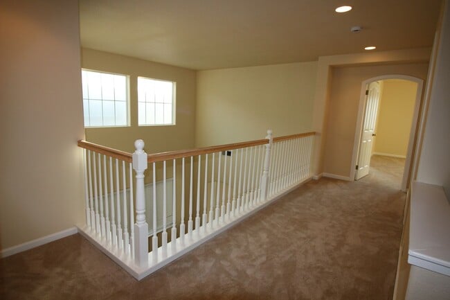 Building Photo - Spacious Home in SW Santa Rosa