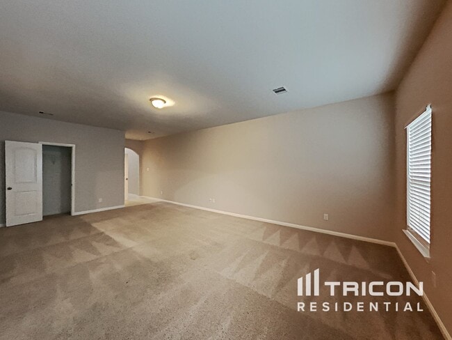 Building Photo - 10930 Hillside Creek Dr