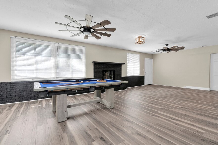 Building Photo - 4000 49th Ave S