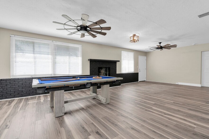 Building Photo - 4000 49th Ave S