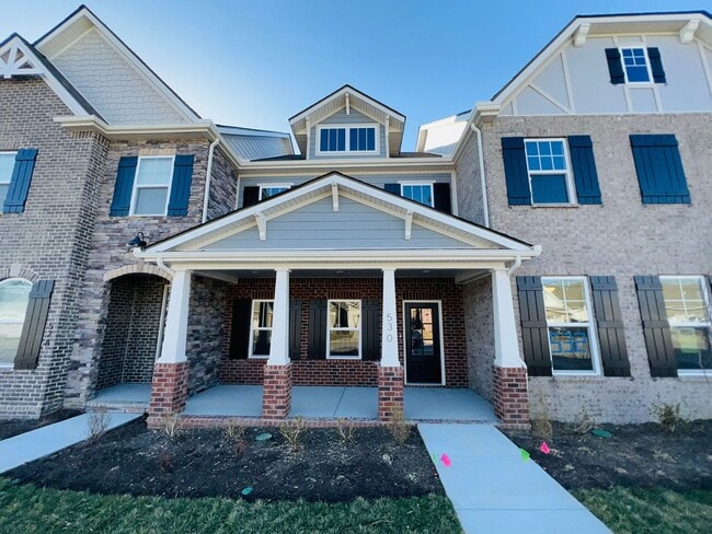 Building Photo - Spacious Townhome Located Minutes from Downtown Gallatin and Hendersonville!