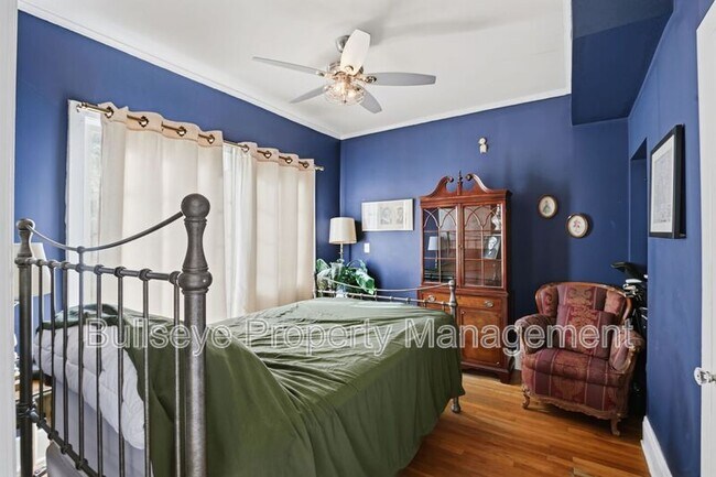 Building Photo - 525 W Lynwood St