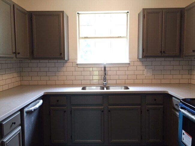 Building Photo - Beautifully Renovated 3BR House in Berry Hill!