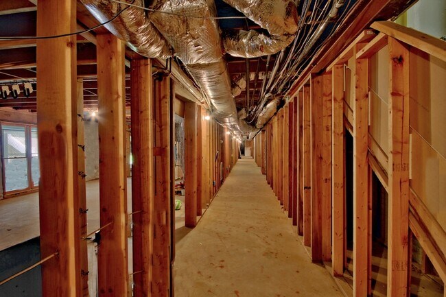 Building Photo - 335 Birkdale Dr
