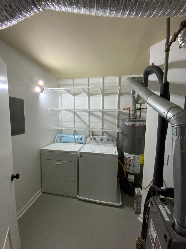 Building Photo - 606 Glenleaf Dr