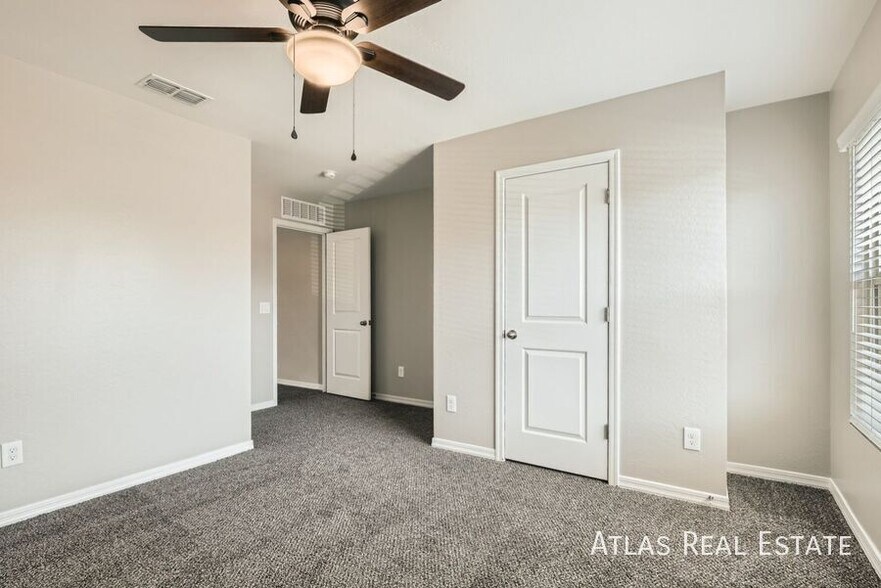 Building Photo - 4518 W Saddlebush Way