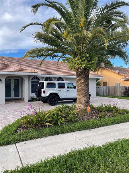Building Photo - 7485 Royal Palm Blvd
