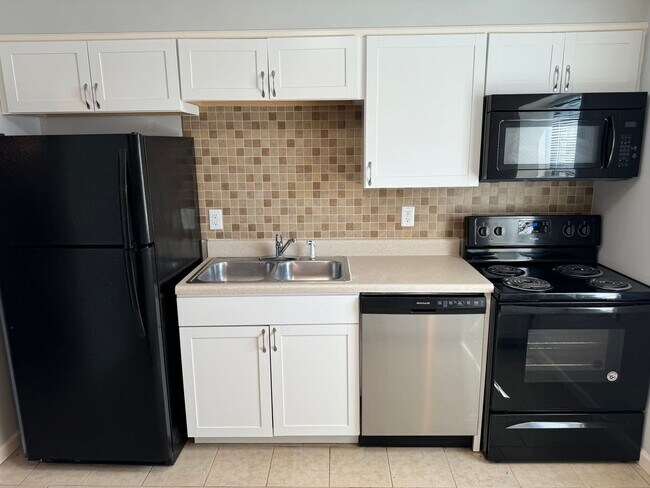 Building Photo - 949 Chadwick Dr